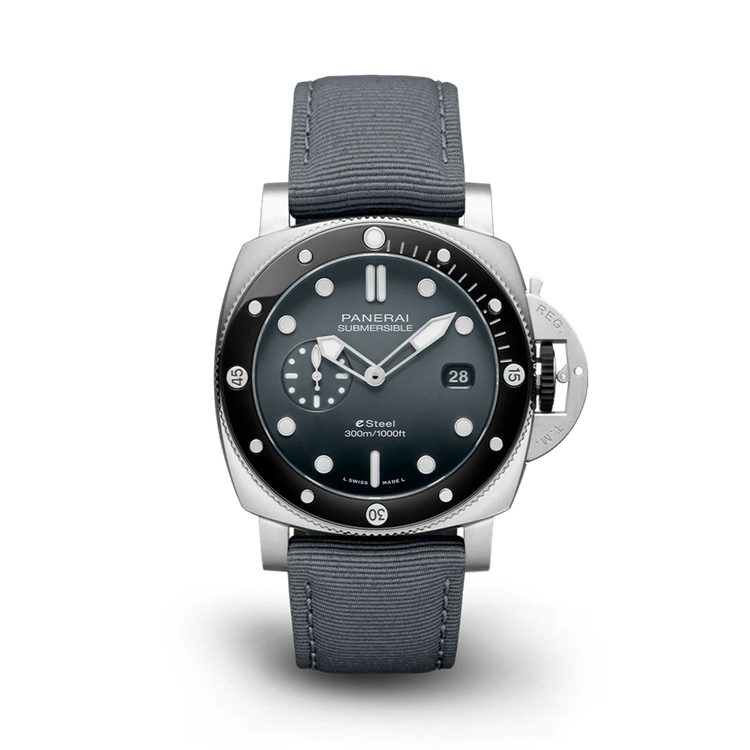 نمای از ساعت پنرای سابمرسیبل خاکستری