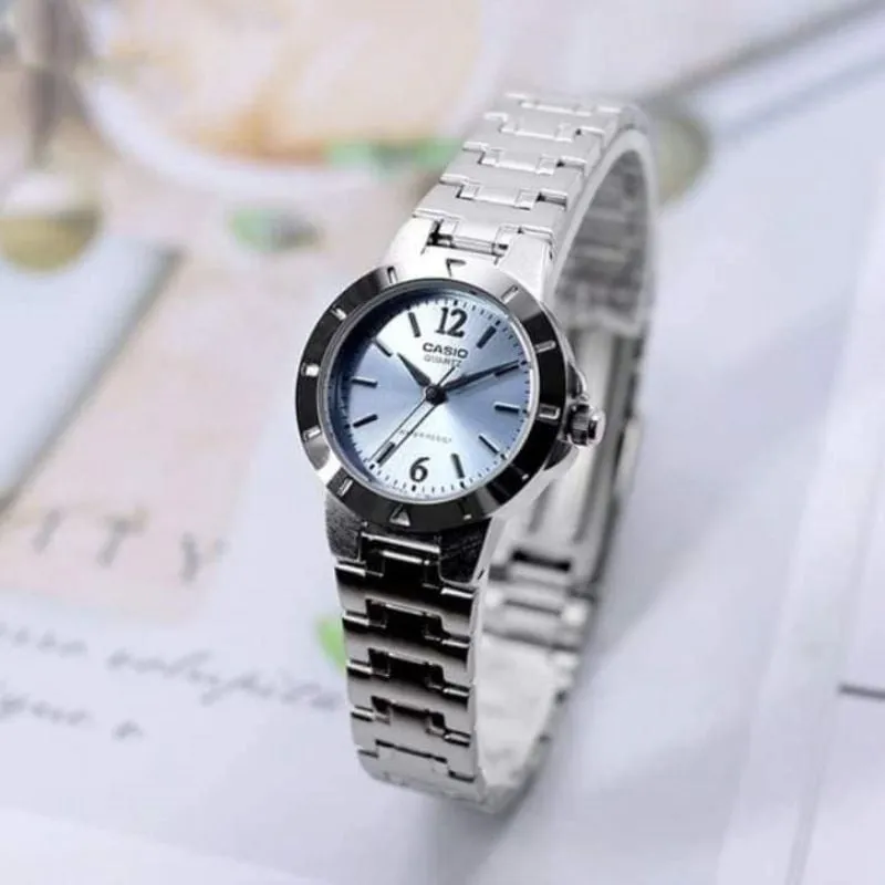 نمای نزدیک از صفحه ساعت کاسیو زنانه LTP-1177A-2a