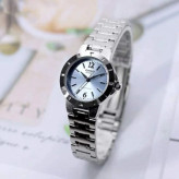 نمای نزدیک از صفحه ساعت کاسیو زنانه LTP-1177A-2a