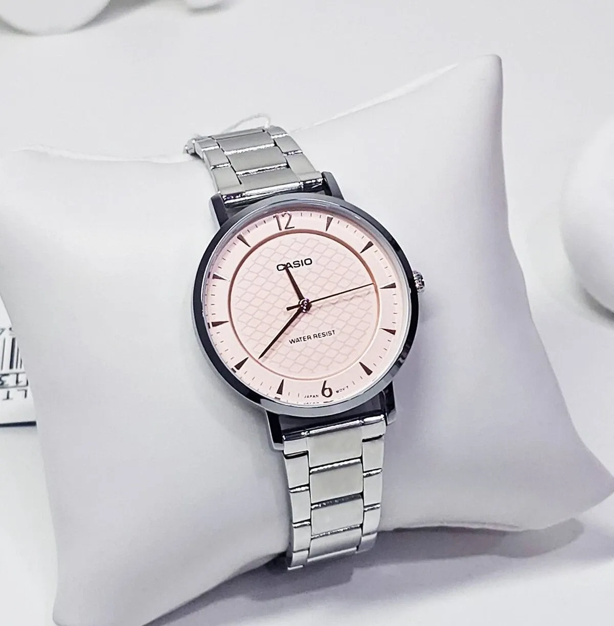 نمای از صفحه زیبای کاسیو مدل LTP-VT04D-4A