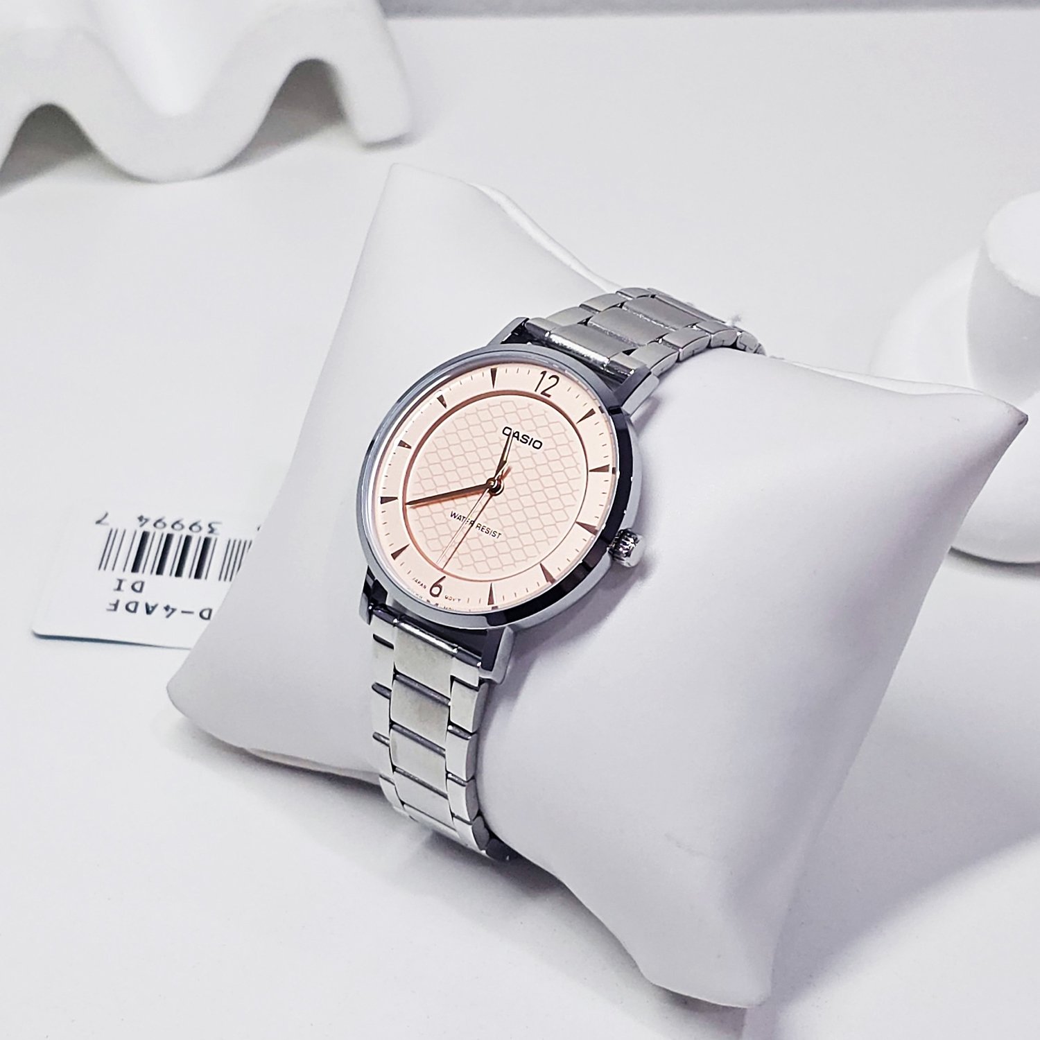 نمای از صفحه زیبای کاسیو مدل LTP-VT04D-4A