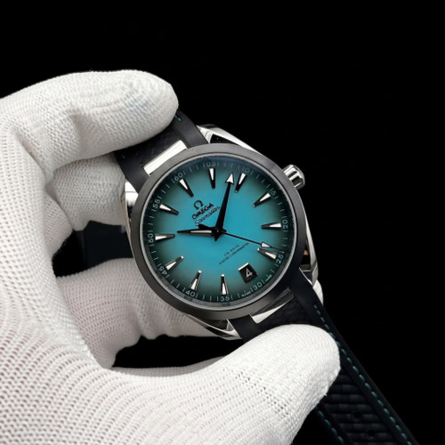 ساعت مچی امگا مدل Seamaster Aqua Terra با صفحه آبی گرادینت و بند رابر مشکی
